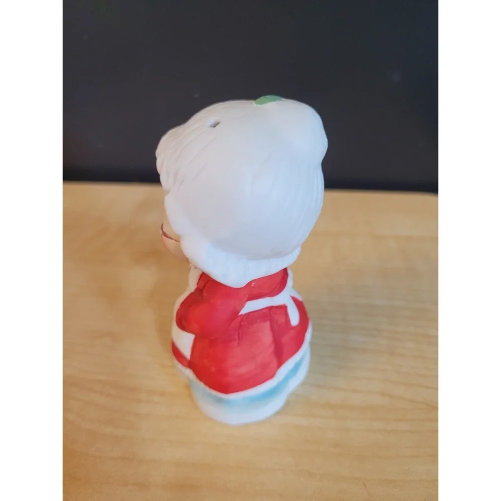 Vintage Christmas Mrs Santa Claus Salt & Pepper Shakers Taiwan Ex Condition